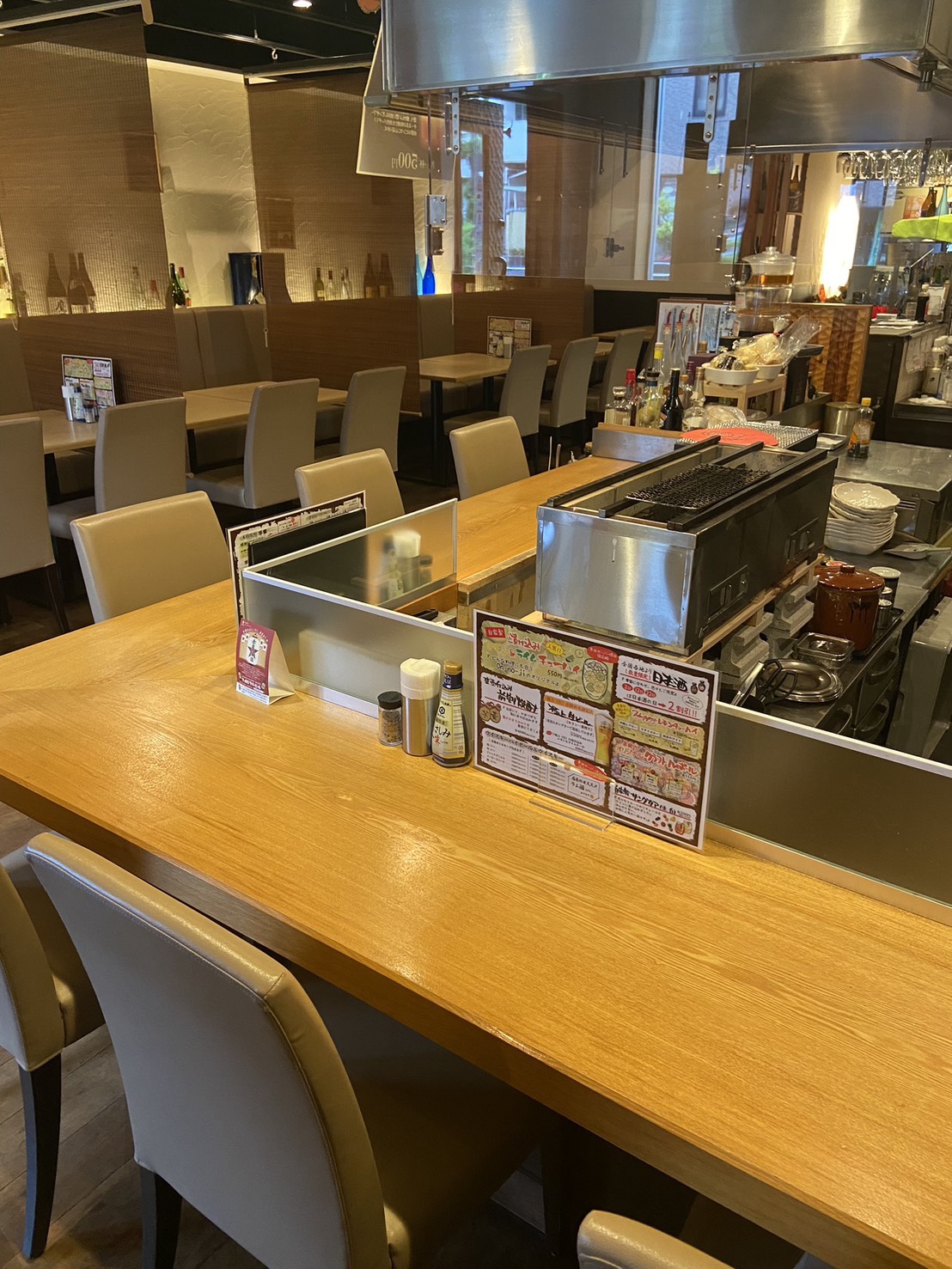 店内のカウンター席